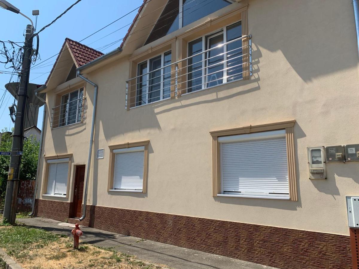 Paulaapartment&Rooms Oradea Exterior photo
